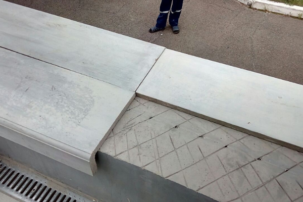 парапетная крышка из бетона