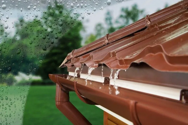 Монтаж водосточной системы для крыши. Установка и материалы