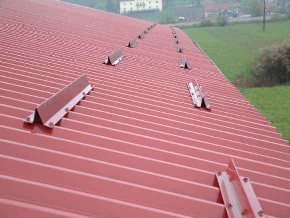 Монтаж снегозадержателей для крыши